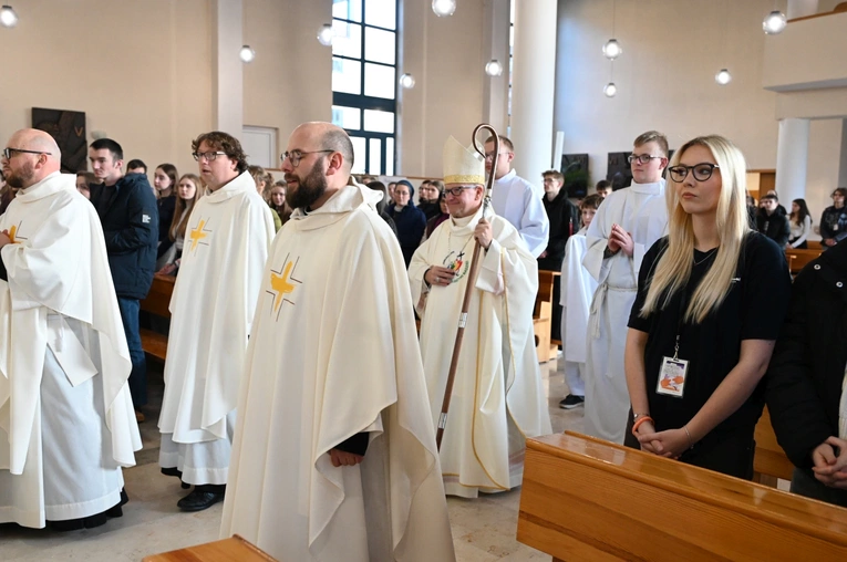 Msza św. z okazji Światowego Dnia Młodzieży