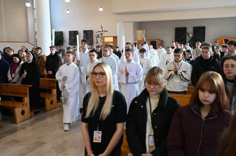 Msza św. z okazji Światowego Dnia Młodzieży