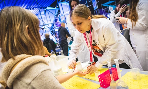 Region. Dasz się zaprosić do świata pełnego eksperymentów? Śląski Festiwal Nauki Katowice ma do niego klucz