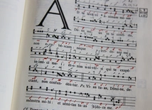 Francja: chorał gregoriański powraca, prowadzi do odkrycia wiary