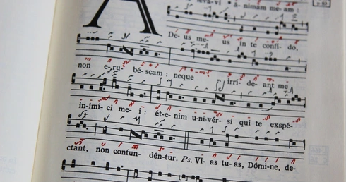 Francja: chorał gregoriański powraca, prowadzi do odkrycia wiary