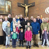 Uczestnicy spotkania  „Bliżej liturgii”  po Mszy św.