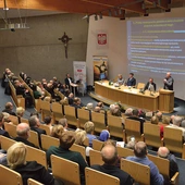 W wydarzeniu wzięli licznie udział przedstawiciele służby zdrowia, duszpasterze, kapelani szpitali, siostry zakonne, studenci teologii, medycyny, pielęgniarstwa, nauk o rodzinie, psychologii oraz osoby związane z Apostolstwem Chorych i wielu zainteresowanych omawianą tematyką.