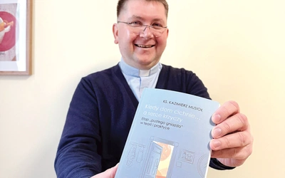 Ks. Kazimierz Musioł przygotował książkę – poradnik ułatwiający adaptację do zmian w rodzicielstwie.Spotkanie autorskie wokół książki „Kiedy dom cichnie… a serce krzyczy. Etap »pustego gniazda« w teorii i praktyce” odbędzie się 11 grudnia o 18.00 na Wydziale Teologicznym UŚ w sali 303/3. W planie rozmowa z ks. Kazimierzem Musiołem oraz podpisywanie książek. 
