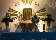 Coraz więcej osób czuje potrzebę modlitwy i adoracji przed Najświętszym Sakramentem, wychodząc z taką inicjatywą.