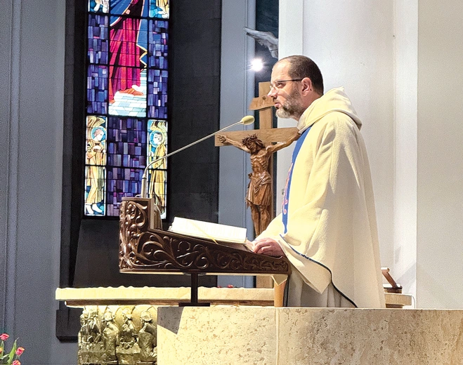 Ojciec Tomasz Grabowski   – dominikanin, rekolekcjonista, doktor nauk teologicznych, znawca i pasjonat liturgii, prezes wydawnictwa W drodze. W katowickiej katedrze Chrystusa  Króla od 16  do 21 listopada. głosił  „Misje dla zawiedzionych”. 