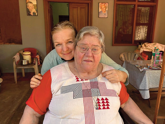 Koszalinianka z dr Heleną Pyz w ośrodku Jeevodaya.