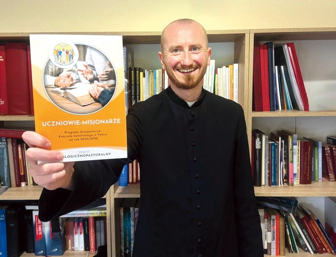  Komisja Duszpasterstwa KEP przygotowała komplet materiałów  na nowy  rok duszpasterski – pięć zeszytów tematycznych oraz dodatkowe materiały dla rodzin, które pomogą wprowadzać program w parafiach. – Korzystajmy z pomocy duszpasterskich, niech przynoszą dobre owoce – zachęca ks. Cymerman.