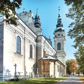 Parafia pw. Wniebowzięcia NMP jest najstarszą placówką, która powstała w Tarnobrzegu.