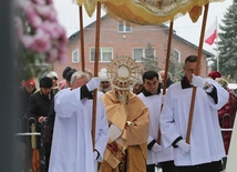  Bp Stułkowski przeniósł Najświętszy Sakrament do „Domu Chleba”. Ogólną intencją tego miejsca jest modlitwa o świętość kapłanów oraz o powołania kapłańskie i zakonne.