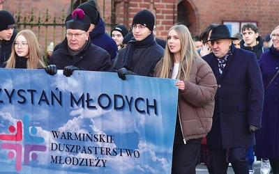 Po Eucharystii młodzi wraz  z duszpasterzami przeszli ulicami Ornety.