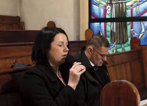 Monika Twardoń i prof. Zbigniew Kadłubek podczas czytania wypominek. 