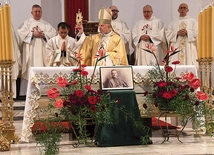 Metropolita lwowski przypomniał maksymę świętego arcybiskupa: „Nie pozwólmy, by nienawiść miała ostatnie słowo”.