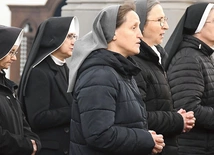 Nowe szafarki otrzymały z rąk ks. Mateusza Kulikowskiego legitymacje upoważniające do wykonywania tej funkcji. Są one ważne przez rok, z możliwością przedłużenia.