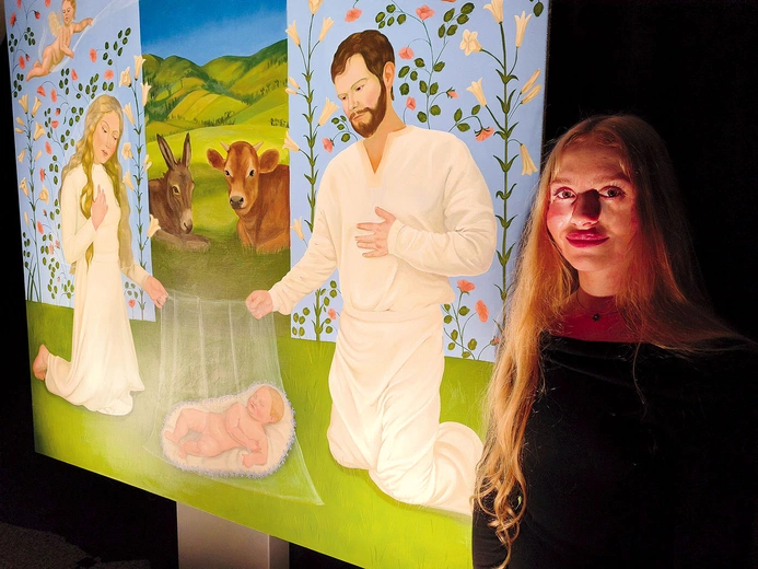 Karolina Żądło dąży do zachowania spójności między własnym językiem malarskim a wymogami sztuki sakralnej, wprowadzając m.in. do obrazu charakterystyczne dla siebie motywy woali i ornamentów. 