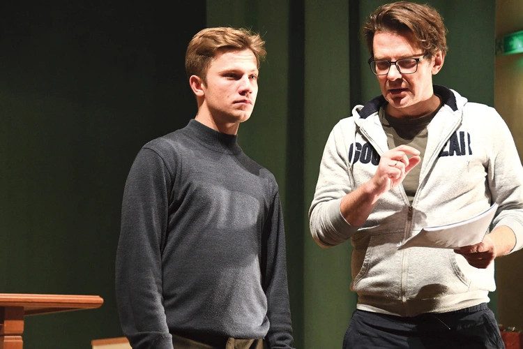 Główną rolę gra kl. Norbert Paciorek. – Na nim spoczywa główny ciężar, ale wszyscy aktorzy radzą sobie świetnie – ocenia reżyser Marcin Kwaśny.