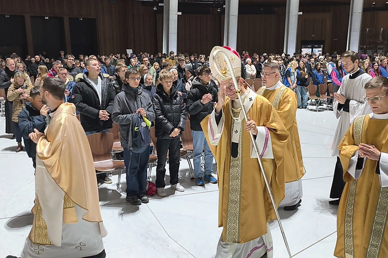 Tegoroczny Diecezjalny Dzień Młodych okazał się frekwencyjnym sukcesem. Na wydarzenie przyjechały zorganizowane grupy ze wszystkich dekanatów, m.in. 150 osób z parafii św. Józefa w Józefosławiu.