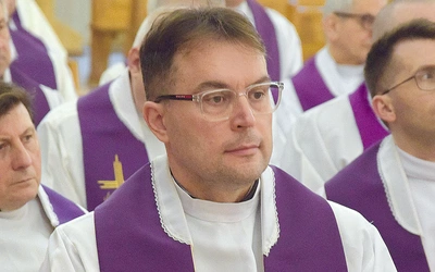 Ks. R. Zaborski jest psychologiem i psychoterapeutą. 