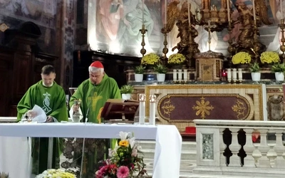 Pielgrzymi z Domu Nadziei w Rzymie. Msza św. z kard. Krajewskim i gościna w jego domu