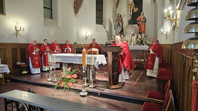Poświęcenie figury Chrystusa upadającego pod krzyżem u radomskich bernardynów