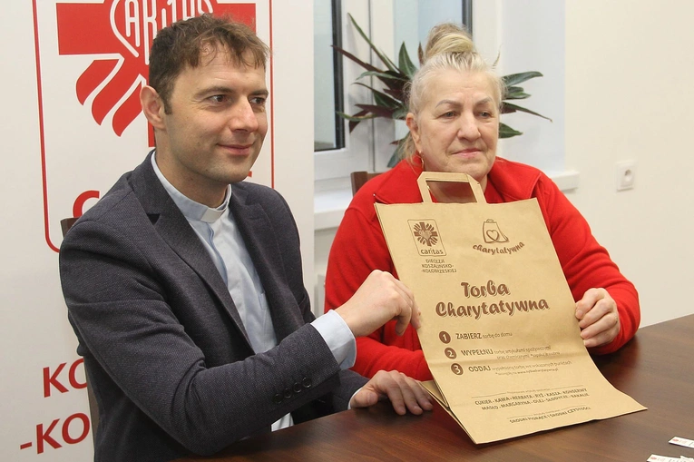 Paczki, świece, kartki, prezenty i inne