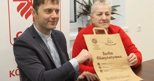 Paczki, świece, kartki, prezenty i inne