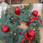 Wigilijna świeca Caritas już płonie