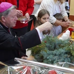 Wigilijna świeca Caritas już płonie