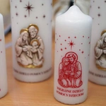Wigilijna świeca Caritas już płonie
