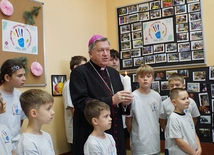 Wigilijna świeca Caritas już płonie