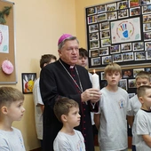 Wigilijna świeca Caritas już płonie