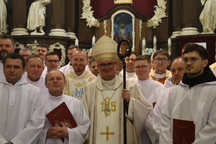 Płock. Ustanowienie nadzwyczajnych szafarzy Komunii św.
