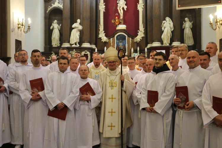 Płock. Ustanowienie nadzwyczajnych szafarzy Komunii św.