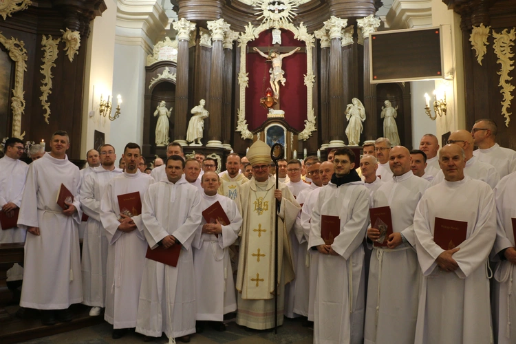 Płock. Ustanowienie nadzwyczajnych szafarzy Komunii św.