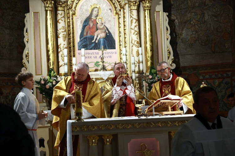 Nowy ołtarz w Polnej