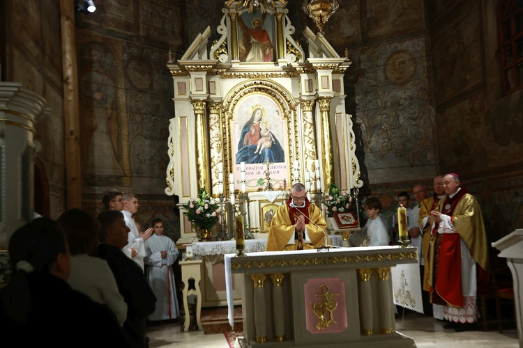 Nowy ołtarz w Polnej