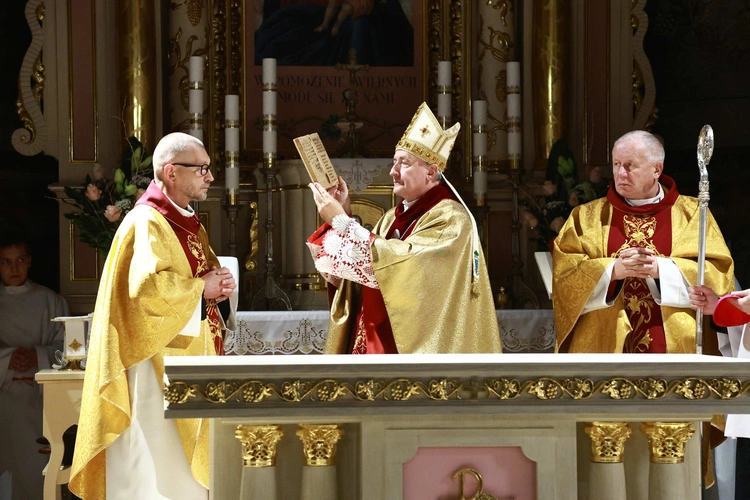 Nowy ołtarz w Polnej