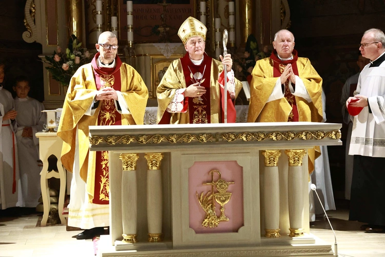 Nowy ołtarz w Polnej