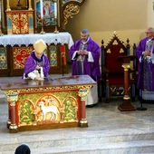 Nowy ołtarz u św. Barbary w Wałbrzychu