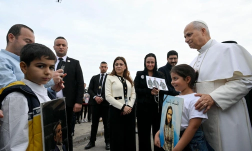 Modlitwa i łzy - Papież w miejscu wybuchu w porcie w Bejrucie