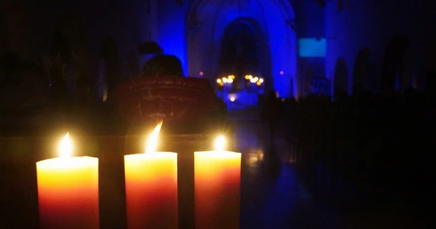 Odkryj piękno rorat w parafii Świętej Rodziny we Wrocławiu