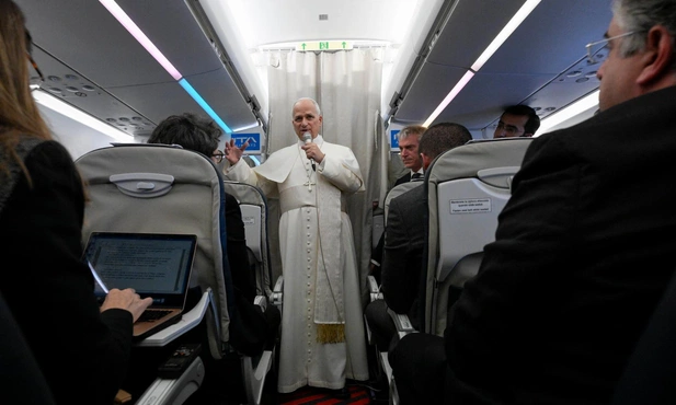 Papież na pokładzie samolotu