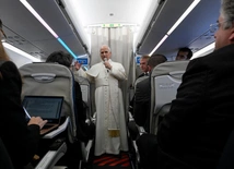 Papież na pokładzie samolotu
