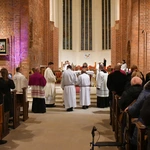 Krzyż z głogowskiej kolegiaty poświęcony