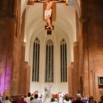 Krzyż z głogowskiej kolegiaty poświęcony