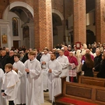 Krzyż z głogowskiej kolegiaty poświęcony