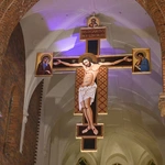 Krzyż z głogowskiej kolegiaty poświęcony