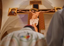 Krzyż z głogowskiej kolegiaty poświęcony