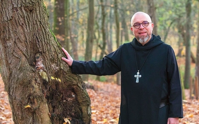 „Kto osiadł na skale, może medytować wszędzie”. Benedyktyn o szukaniu Bożej obecności