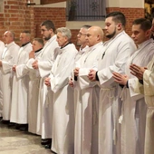 Posługę przyjęło 30 listopada dwunastu mężczyzn. 